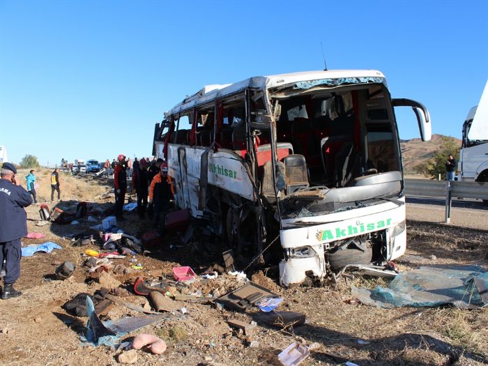 Aksaray'da tur otobsnn devrildii kazada 19 kii, taburcu oldu