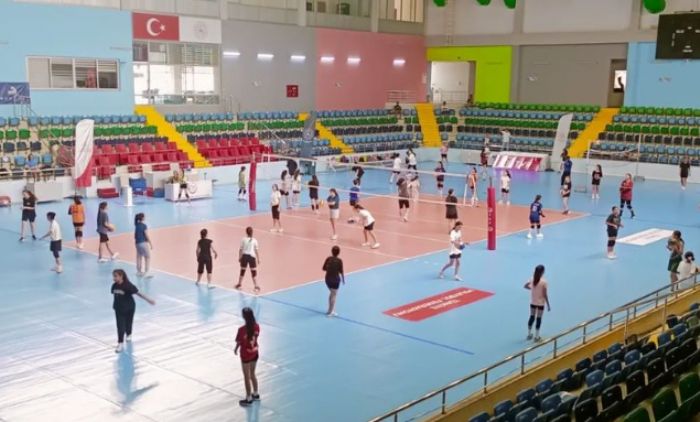 Mersinli sporseverler voleybola byk ilgi gsteriyor