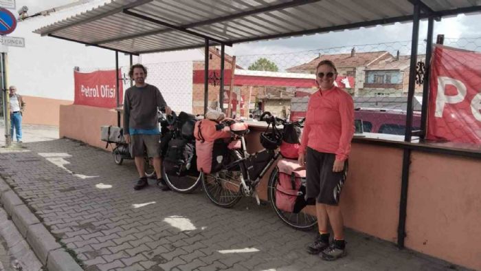 2 bin 300 km pedal eviren Alman kar koca Trkiyeyi geziyor