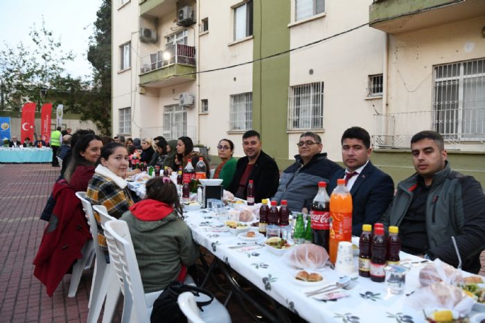 Mersin OGM iftar programnda depremzedeler ile bulutu