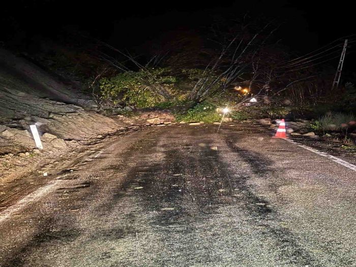 Kastamonu'da heyelan; iki ile arasndaki sahil yolu ulama kapand