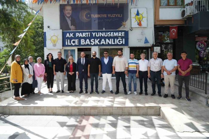 AK Parti Yunusemre le Bakan Durmazdan CHPli belediyelere eletiri