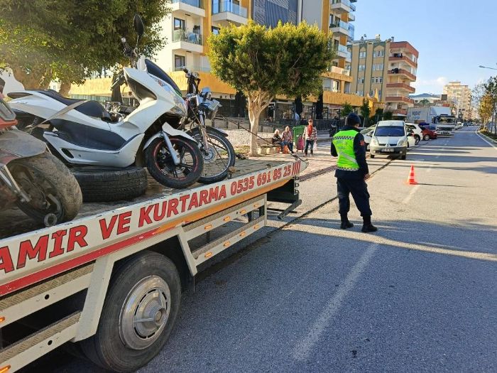 Antalya'da jandarmamotosiklet denetimi yapt: 65 ara trafikten men edildi.