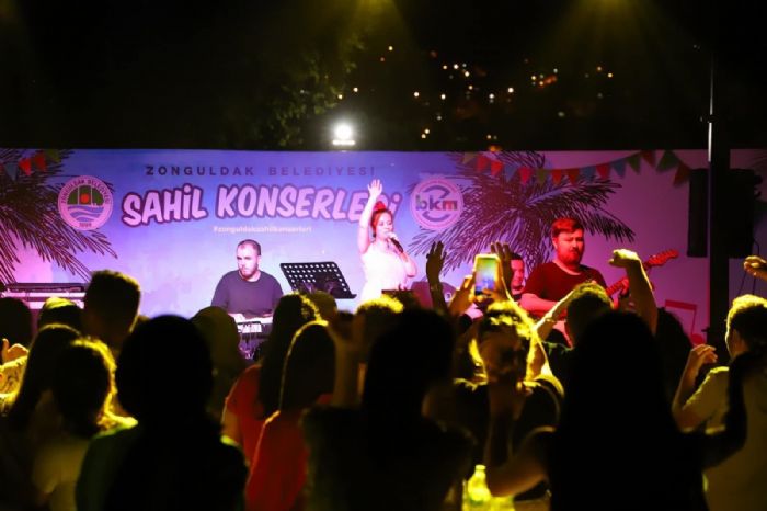 Sahil konserleri youn katlm altnda balad