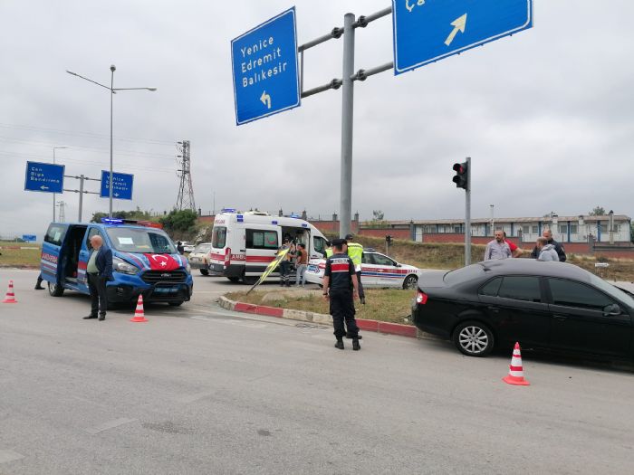 ehit oullarnn cenazesini karlamaya giden aile trafik kazas geirdi