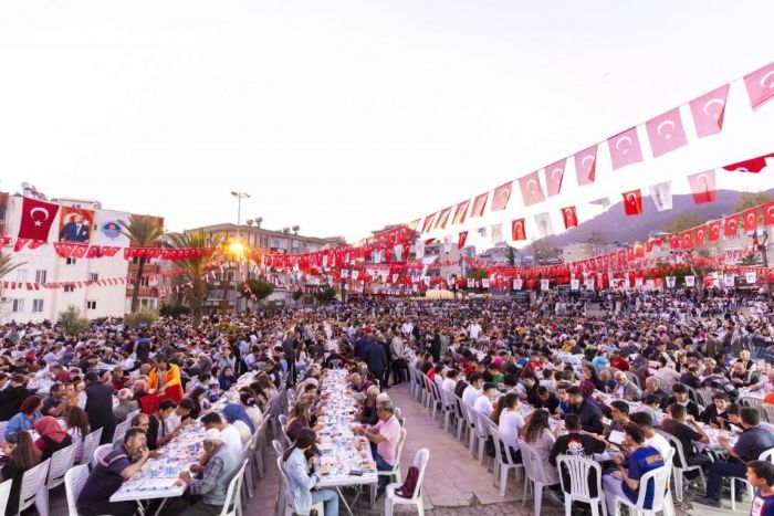 Bykehir Belediyesi 227 bin 550 kiilik iftar yemei ikram etti